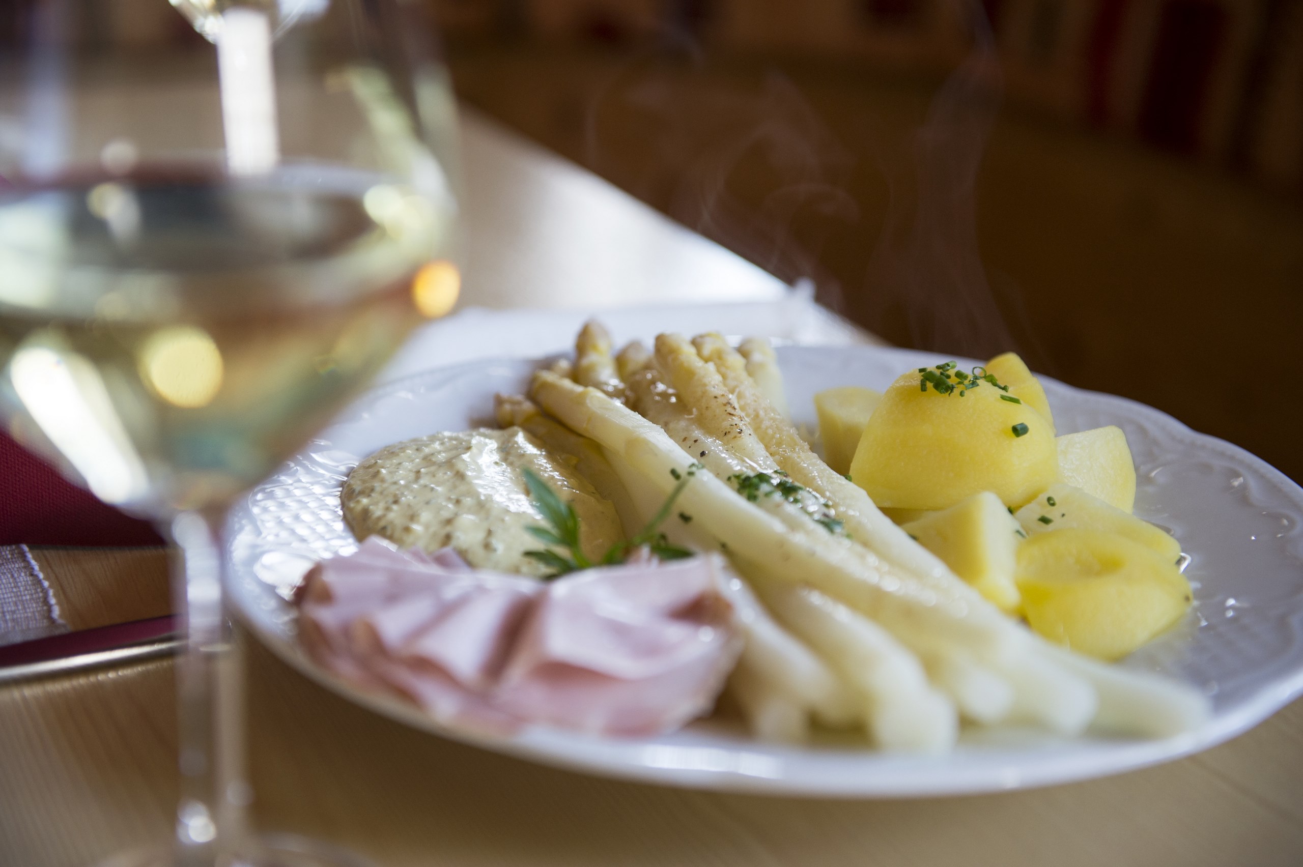 Spargel mit Bozner Sauce